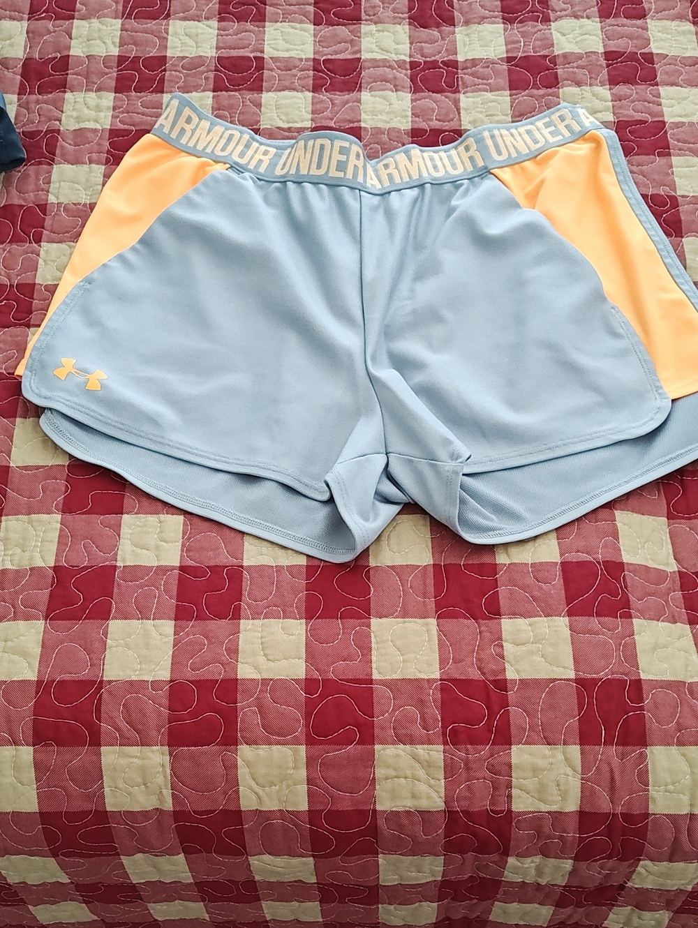 EUC Under Armour Womens Shorts Medium Gray Orange Loose Heatgear Pockets